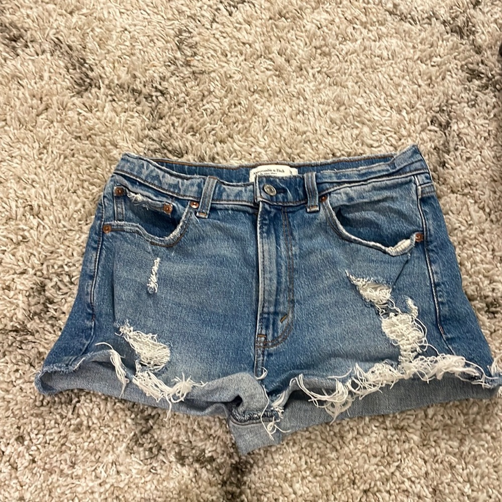 Abercrombie and fitch // the mom short high rise